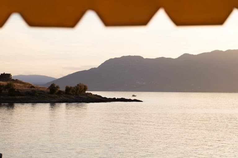 Πέρδικα και Πόρτες