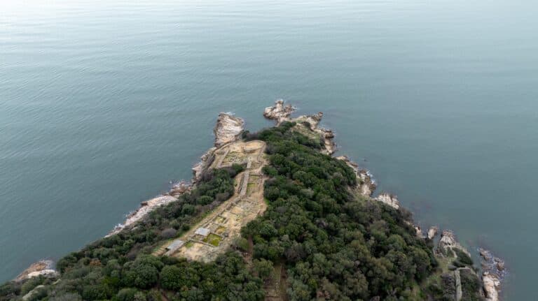 Antigua Estagira και el Bosque de Aristóteles