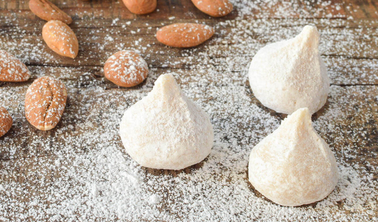 A marzipan like sweet from Hydra Island (amygdalota)