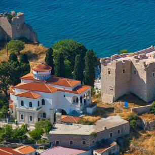 Πανοραμική άποψη Πυθαγόρειου και στο βάθος φαίνεται η εκκλησία