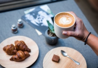 goulandris_cafe_restaurant_555_360