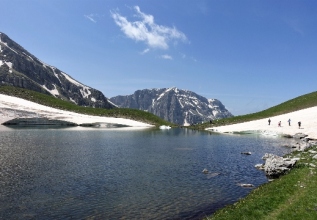 s_1098393524_dragon_lake_555_360