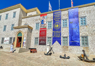d_505797932_historicalarchivemuseumhydra_555x360