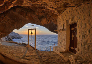 hapsis_0014_eastersyros-agstefanos_555x360