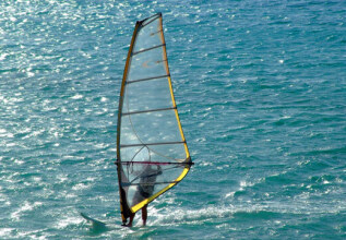 i_115869739_lefkada-windsurf_555x360