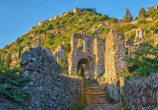 i_1224426367_towertowns-mystras_550x360