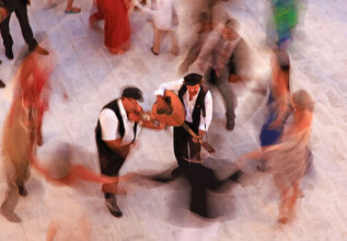 laskarakis_2_festivalsaugust-santorini_555x360