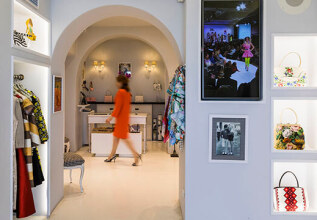 merakos_01_greekchic-couture_555x360