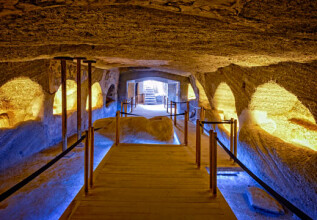 merakos_01_milos_katakomves_555x360