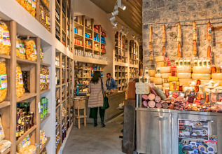 merakos_02_arachova-shop_555x360