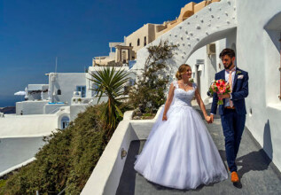 merakos_02_weddingonsantorini-merovigli_555x360
