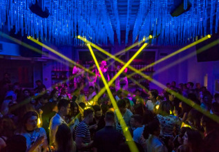 merakos_04_mykonos-nightlife_555x360