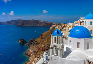 merakos_05_santorini-oia_750x440