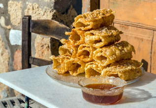 merakos_07_greeksweets-diples_555x360