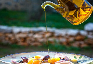 merakos_08_oliveoil_555x360