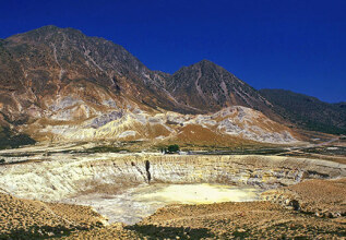 moustafellou-detsis_volcanoes-nisyros_555x360