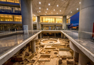 rekdal_150310_acropolismuseum-entrance_555x360