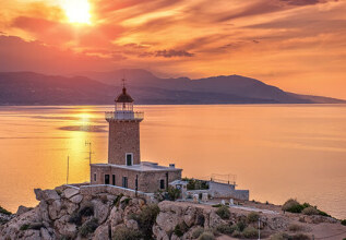 s_1326596381_heraionperachora-lighthouse_555x360