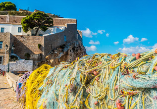 s_1348627991_traditionalcuisine-hydra_555x360