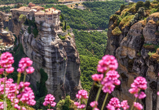 s_138282704_easteratmeteora_555x360