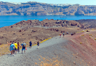 s_141424975_santorinisvolcano_555x360