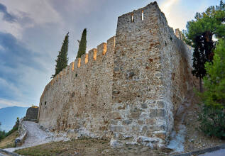 s_1499127263_lamia-castle_1310x769