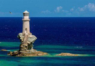 s_157241027_lighthouses-andros_555x360