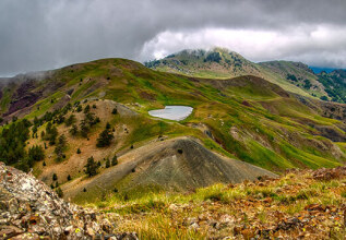 s_1596941398_lakes-mtsmolikasdragonlake_555x360