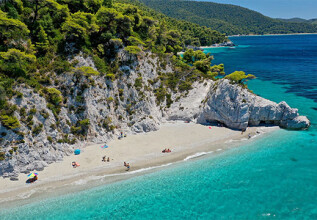 s_1785508751_skopelosbeaches-hovolo_555x360