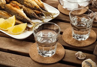 s_2013664448_greekbeverages-tsipouro_555x360