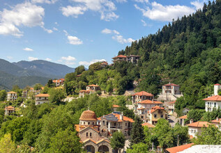 s_2209222661_evritaniavillages_555x360