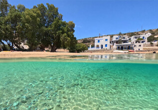 s_2432100139_beaches-iraklia_555x360