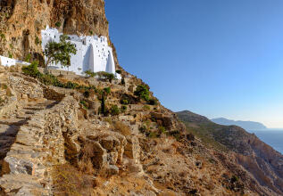 s_366544490_amorgos-chozoviotissa_750x440