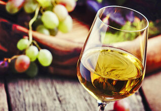 s_520452046_greeksweetwines_555x360
