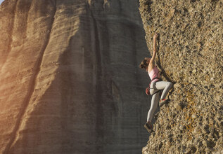 s_658360954_rockclimbingatmeteora_555x360