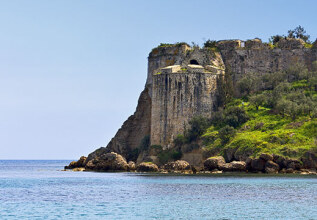 s_75228706_monuments-koronicastle_555x360