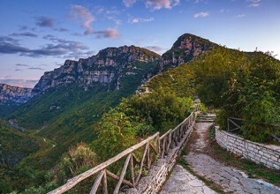 s_772386709_gorges-vikos_555x360