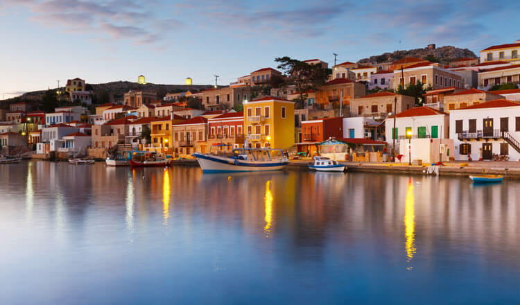 ουρανός, παραδοσιακός  οικισμός, λιμάνι, βάρκα, θάλασσα